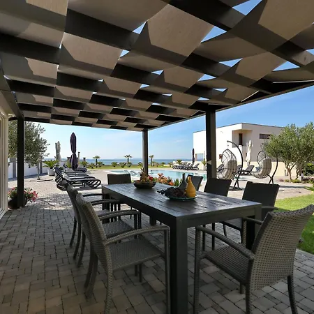 Suva Punta, No 4 * Vir