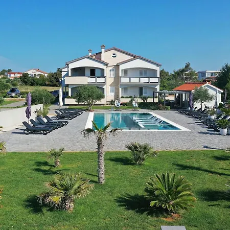 Suva Punta, No 4 *