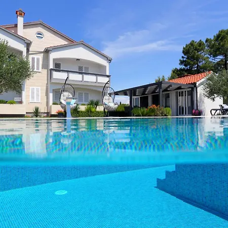 Suva Punta, No 4 *