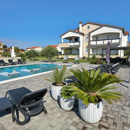 Suva Punta, No 4 *