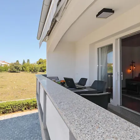 Suva Punta, No 4 *