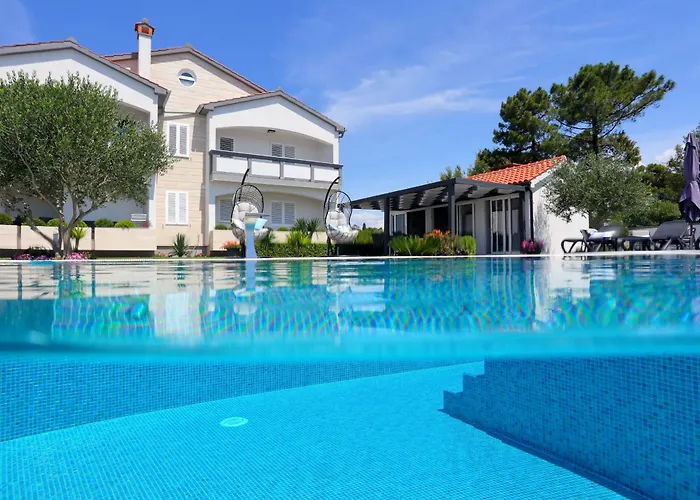 Suva Punta, No 4 *