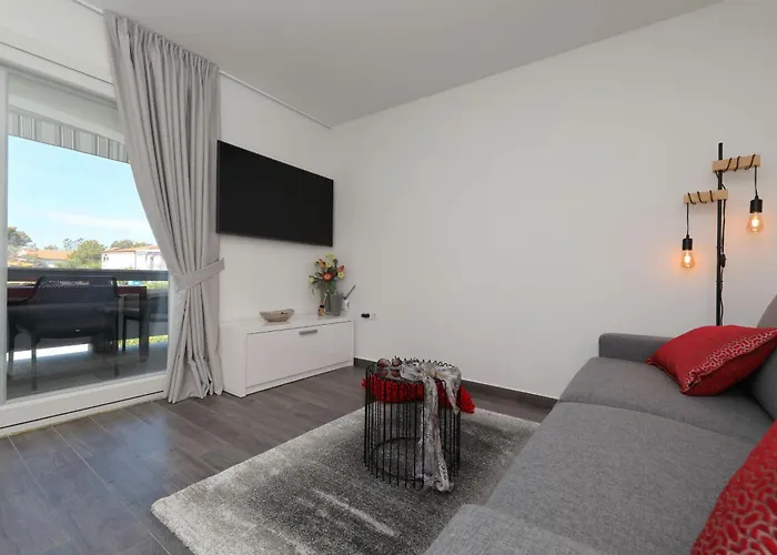 Suva Punta, No 4 *