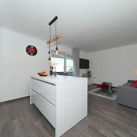 Suva Punta, No 4 Apartment *