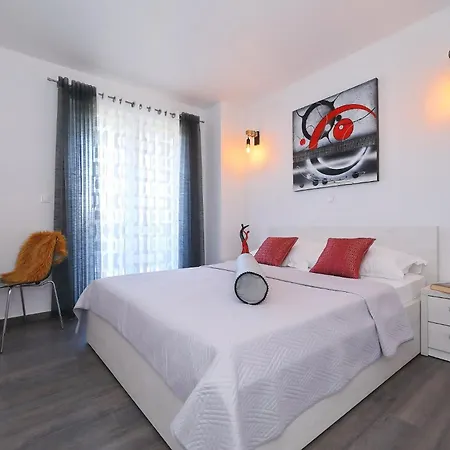 Suva Punta, No 4 * Vir