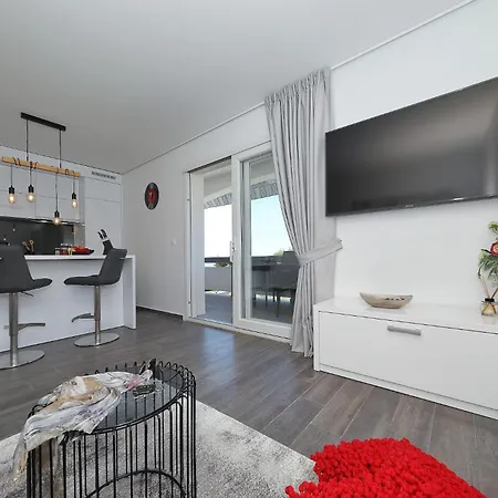 Suva Punta, No 4 *