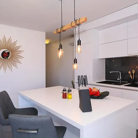 Suva Punta, No 4 * Vir