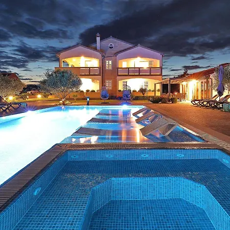 Suva Punta, No 4 *