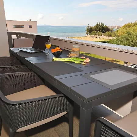 Suva Punta, No 4 *