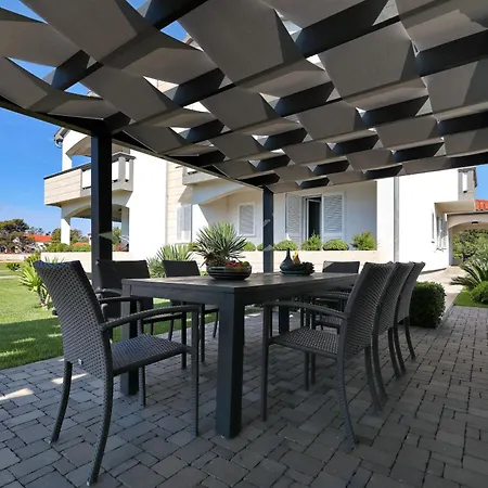 Suva Punta, No 4 *