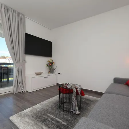 Suva Punta, No 4 *