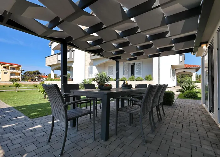Suva Punta, No 4 *
