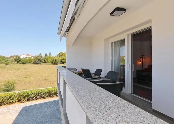 Suva Punta, No 4 *